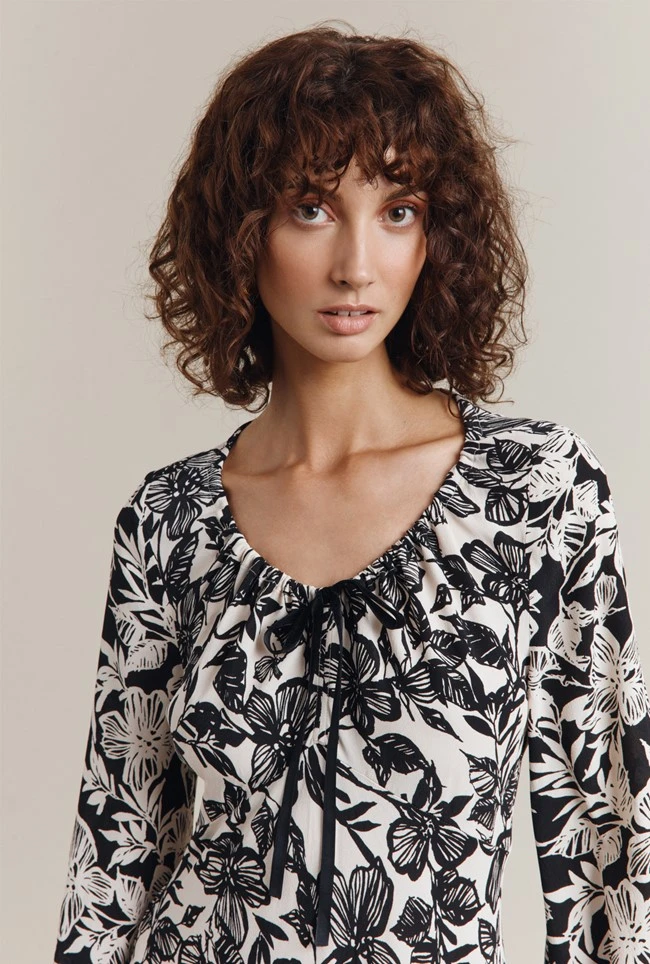 Belle Crepe Midi Dress Graphic Floral Belle Crepe Midi Dress Graphic Floral -Ghost Store D05G008 Z04 24966 650px