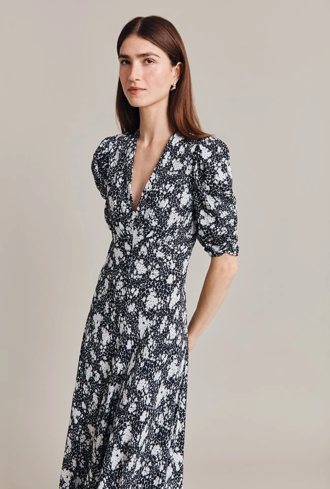 Madi Crepe Midi Dress Black Floral Madi Crepe Midi Dress Black Floral -Ghost Store D07G024 Z73 28726 650px