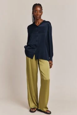 Ellie Satin Shirt Navy 2 Ellie Satin Shirt Navy -Ghost Store Q06G007A K10 26909 650px 964px