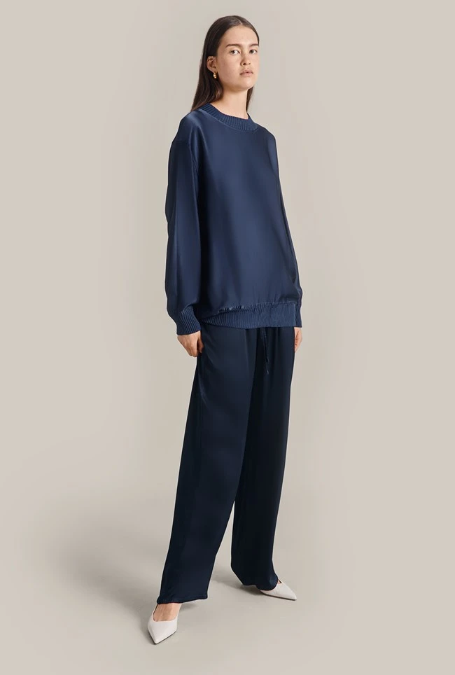 Grace Satin Sweatshirt Dark Midnight Grace Satin Sweatshirt Dark Midnight -Ghost Store Q07G003 K29 29144 650px