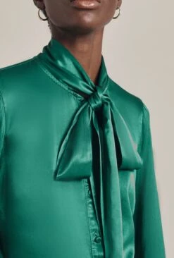 Anna Satin Pussybow Blouse Green -Ghost Store Q07G022 J30 29810 650px 964px