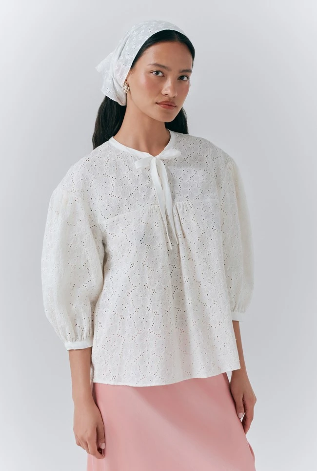 Loren Embroidered Cotton Blouse Loren Embroidered Cotton Blouse -Ghost Store Q10G017 C01 33634 650px