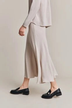 Phoebe Crepe Skirt Beige Pearly 3 Phoebe Crepe Skirt Beige Pearly -Ghost Store S06G005 N01 28897 650px 964px