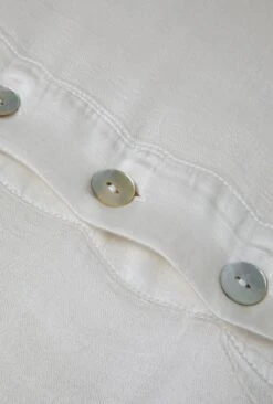 Mel Cushion Ivory -Ghost Store YV25CA M12 21791 650px 964px